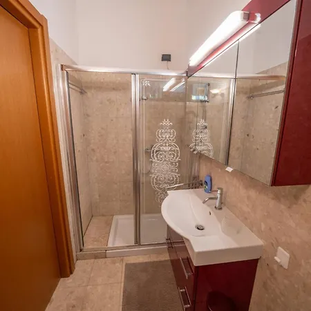Exclusive Garda With Panoramic Pool & Parking Паи