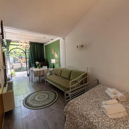 Exclusive Garda With Panoramic Pool & Parking Паи