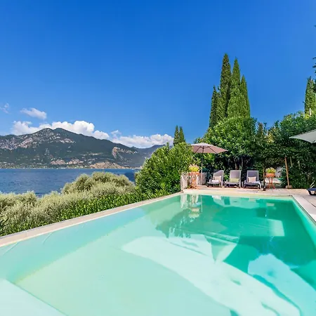 Exclusive Garda With Panoramic Pool & Parking Апартаменты Паи