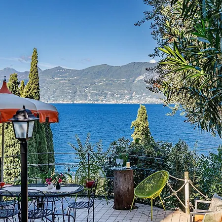 Апартаменты Exclusive Garda With Panoramic Pool & Parking *
