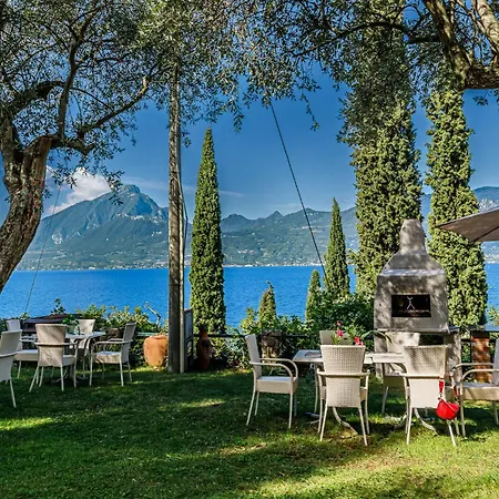 Exclusive Garda With Panoramic Pool & Parking Апартаменты *
