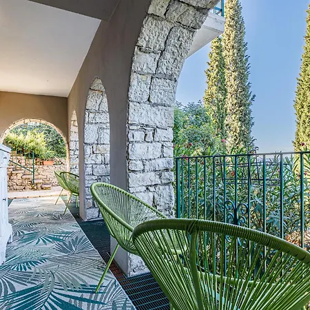 Exclusive Garda With Panoramic Pool & Parking Апартаменты Паи