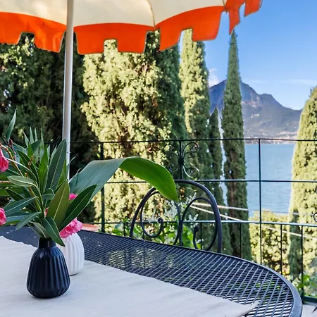 Апартаменты Exclusive Garda With Panoramic Pool & Parking Паи