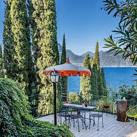 Exclusive Garda With Panoramic Pool & Parking