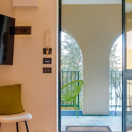 Exclusive Garda With Panoramic Pool & Parking Апартаменты *