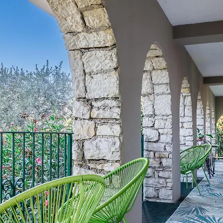 Exclusive Garda With Panoramic Pool & Parking Паи