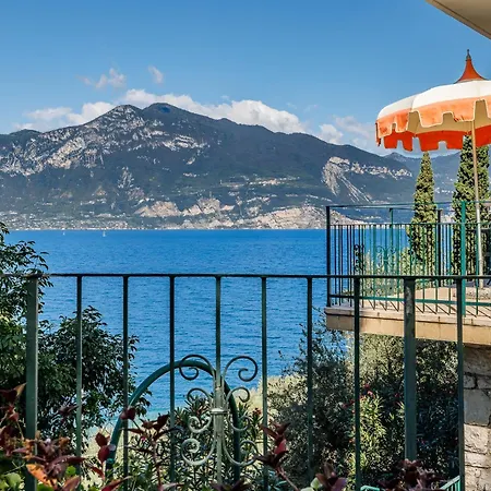 Exclusive Garda With Panoramic Pool & Parking Апартаменты