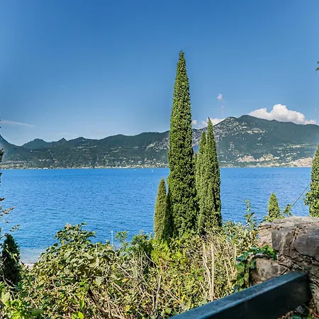 Exclusive Garda With Panoramic Pool & Parking Апартаменты Паи