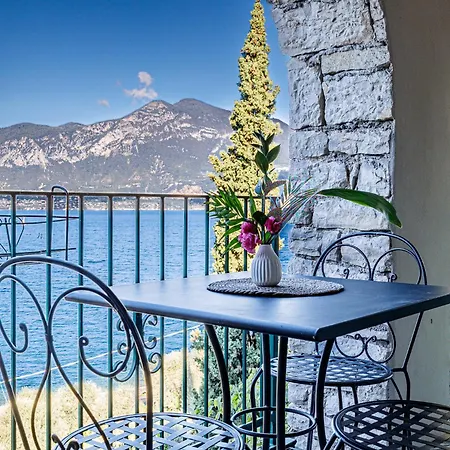 Exclusive Garda With Panoramic Pool & Parking Апартаменты