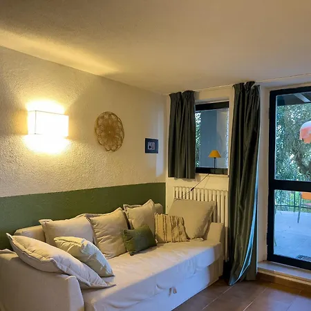 Exclusive Garda With Panoramic Pool & Parking Апартаменты *