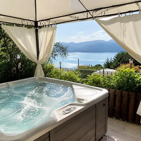 Exclusive Garda With Panoramic Pool & Parking Паи
