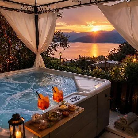 Апартаменты Exclusive Garda With Panoramic Pool & Parking Паи