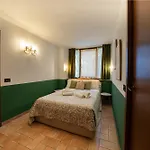 Exclusive Garda With Panoramic Pool & Parking Pai