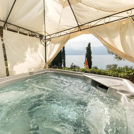 & Pool & Wellness Pool *