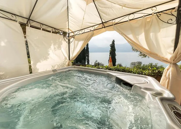 & Pool & Wellness Pool *