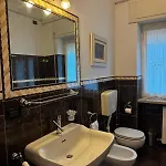 Διαμέρισμα Exclusive Garda With Panoramic Pool & Parking