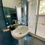 Exclusive Garda With Panoramic Pool & Parking Διαμέρισμα
