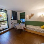 Exclusive Garda With Panoramic Pool & Parking