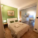 Exclusive Garda With Panoramic Pool & Parking Διαμέρισμα