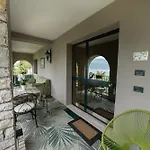 Exclusive Garda With Panoramic Pool & Parking