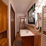 Exclusive Garda With Panoramic Pool & Parking Διαμέρισμα
