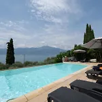 Exclusive Garda With Panoramic Pool & Parking Διαμέρισμα Pai