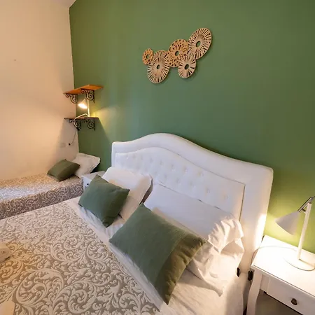 & Pool & Wellness Pool *