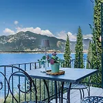 Exclusive Garda With Panoramic Pool & Parking Pai