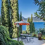 Exclusive Garda With Panoramic Pool & Parking