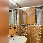 Exclusive Garda With Panoramic Pool & Parking Pai