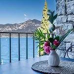 Exclusive Garda With Panoramic Pool & Parking Apartman *