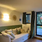Exclusive Garda With Panoramic Pool & Parking Apartman *