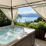 Exclusive Garda With Panoramic Pool & Parking Pai