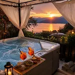 Apartman Exclusive Garda With Panoramic Pool & Parking Pai